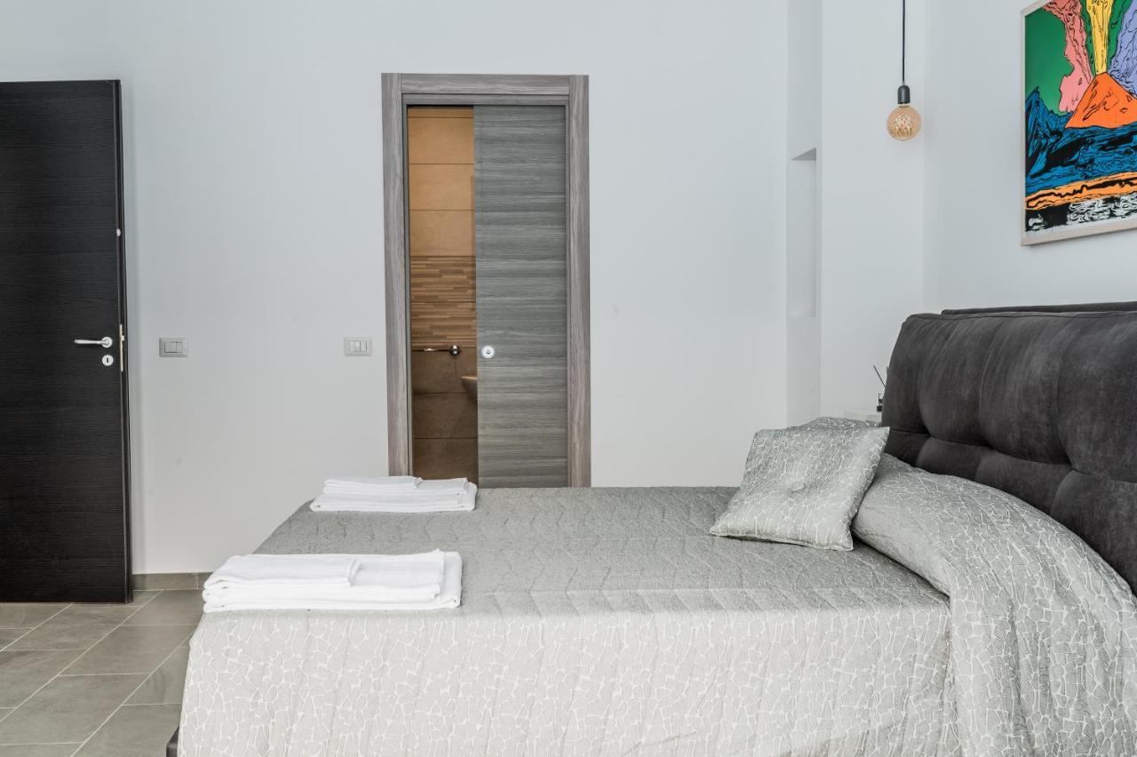 Naples & Love Rooms Affittacamere *