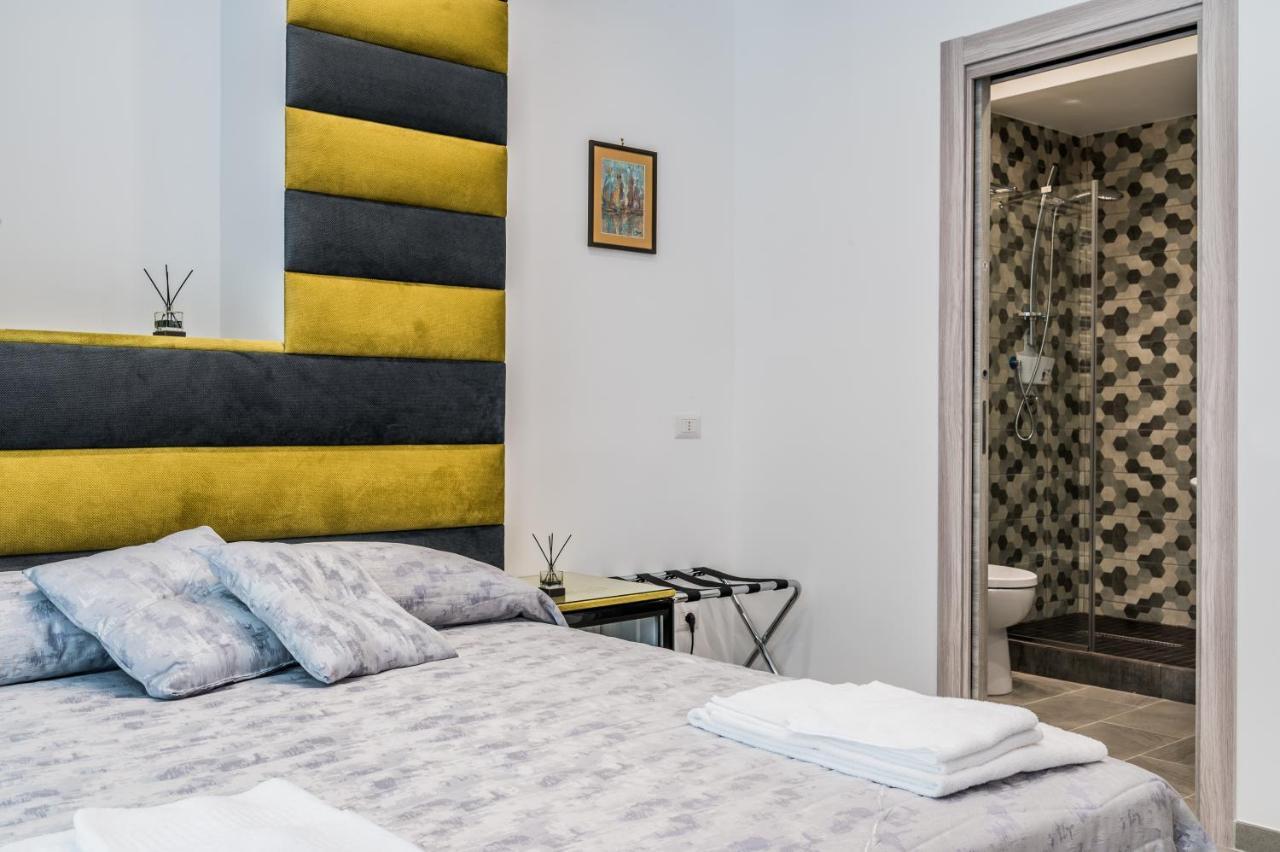 Naples & Love Rooms *